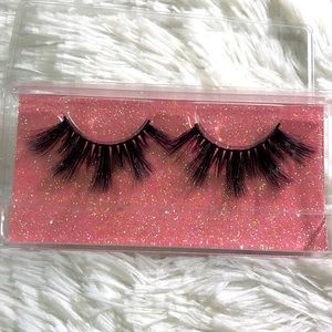 Lash Addict eyelashes 18mm with Tweezers